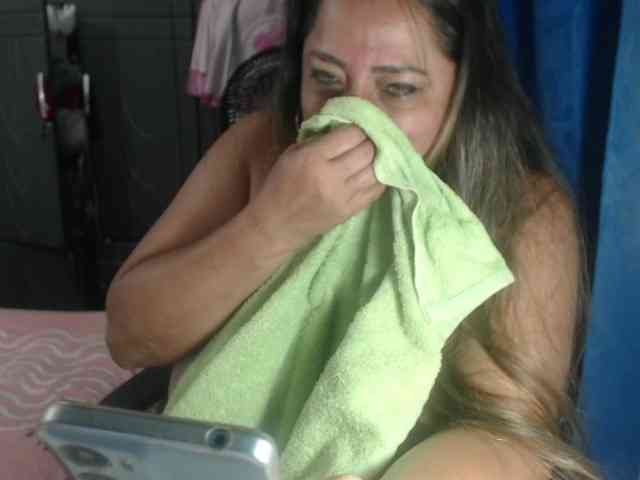 adrianamilf44 webcam