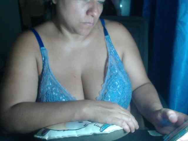 adrianamilf44 webcam