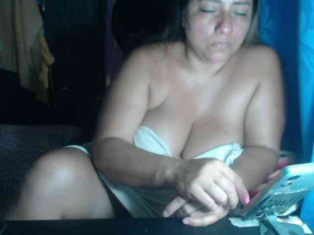 adrianamilf44 webcam