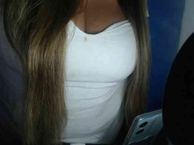 adrianamilf44 webcam