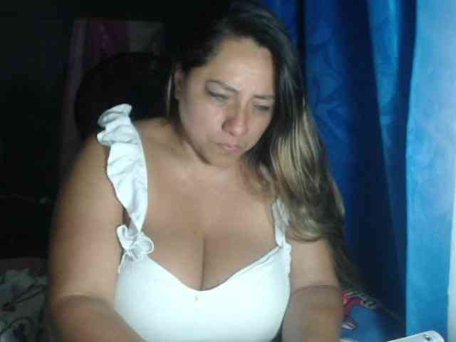 adrianamilf44 webcam