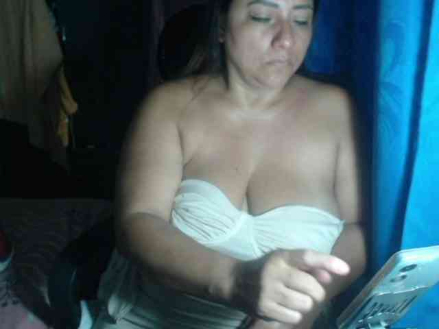 adrianamilf44 webcam