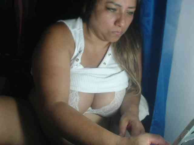adrianamilf44 webcam