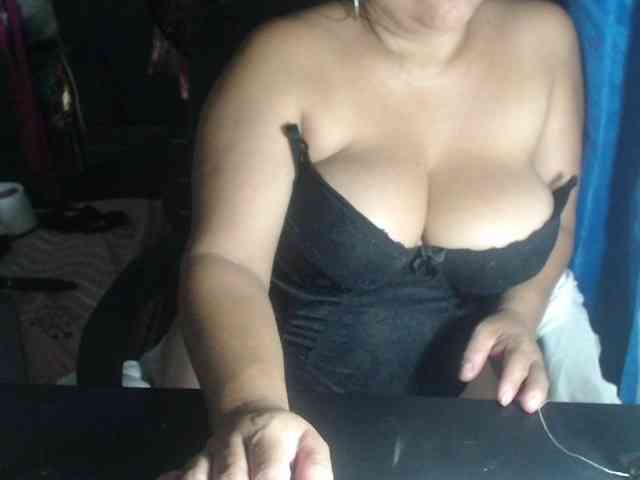adrianamilf44 webcam