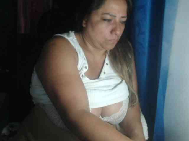 adrianamilf44 webcam