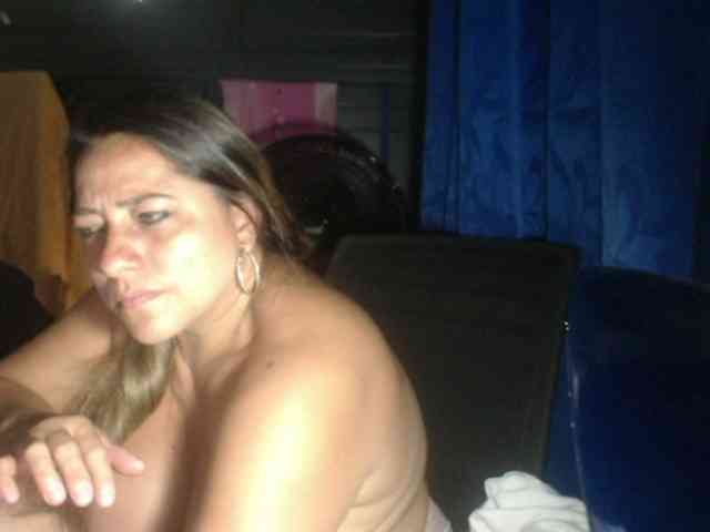 adrianamilf44 webcam