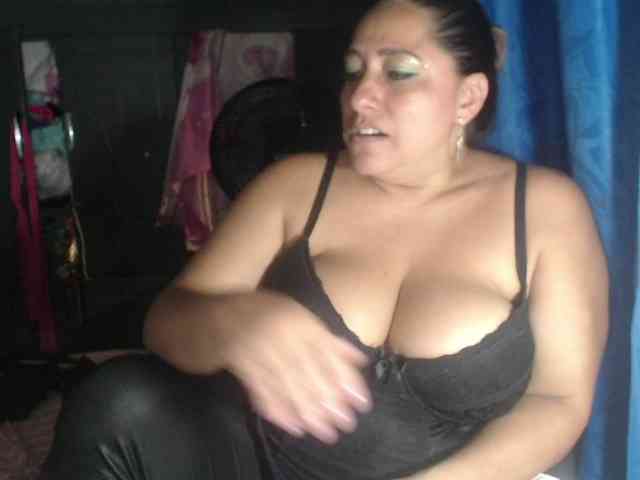 adrianamilf44 webcam