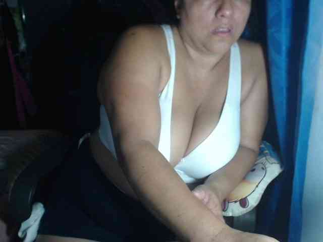 adrianamilf44 webcam