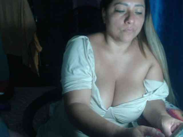 adrianamilf44 webcam