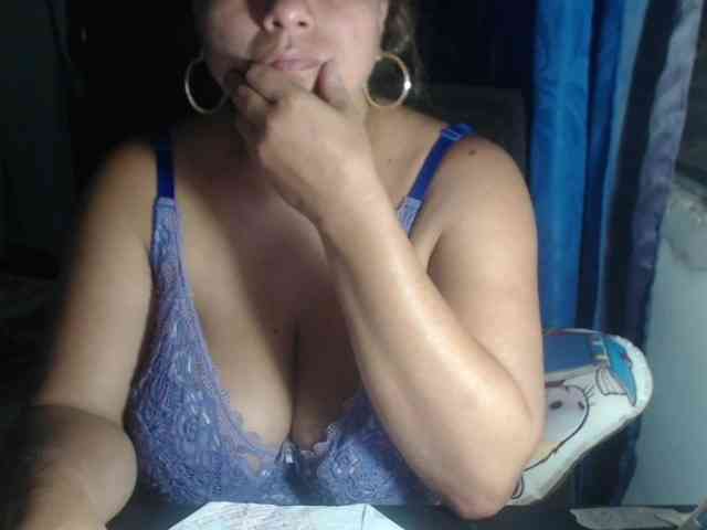 adrianamilf44 webcam