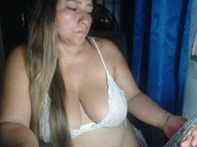 adrianamilf44 webcam