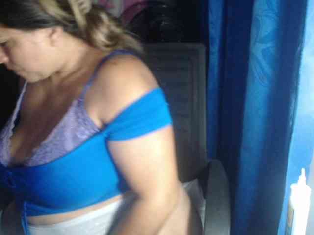 adrianamilf44 webcam