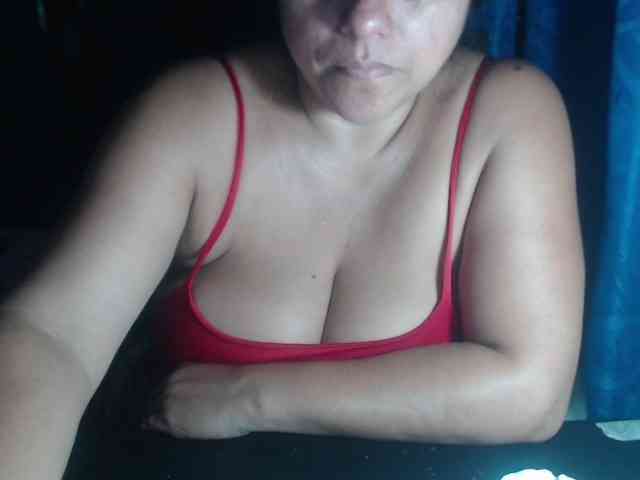 adrianamilf44 webcam