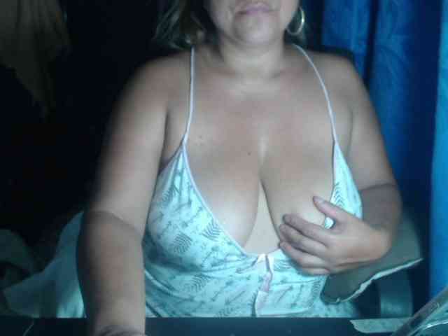 adrianamilf44 webcam