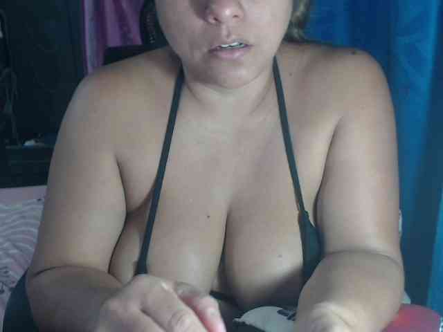 adrianamilf44 webcam