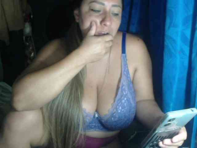adrianamilf44 webcam