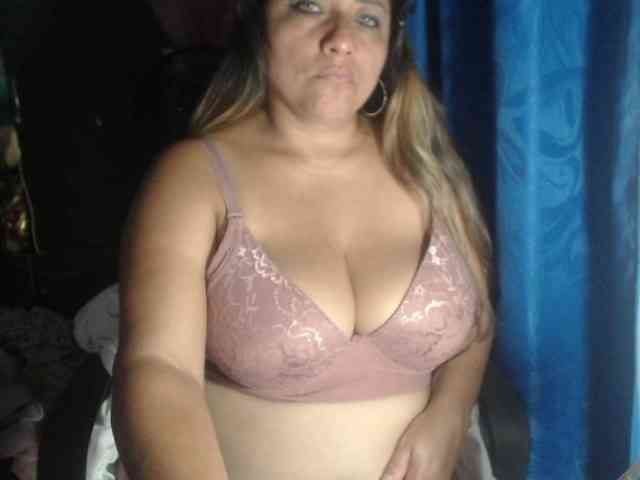 adrianamilf44 webcam