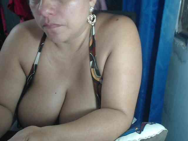 adrianamilf44 webcam