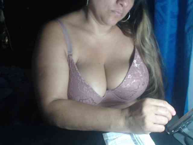 adrianamilf44 webcam