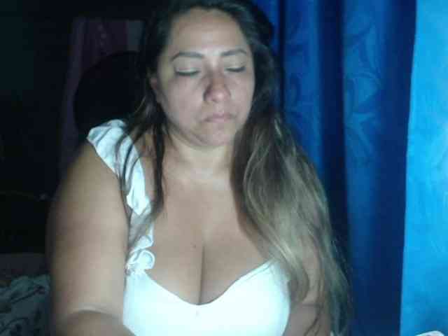 adrianamilf44 webcam