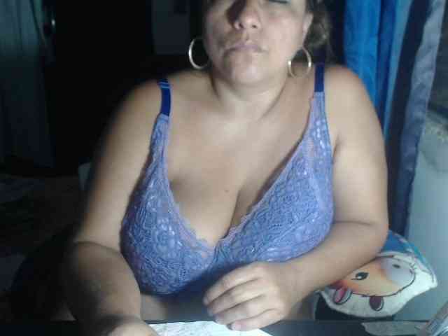 adrianamilf44 webcam