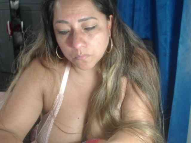 adrianamilf44 webcam