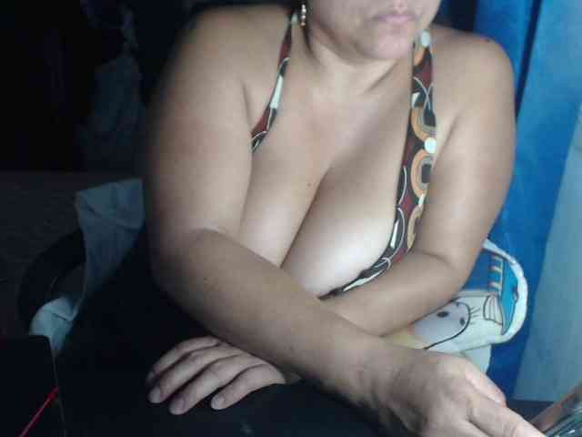 adrianamilf44 webcam