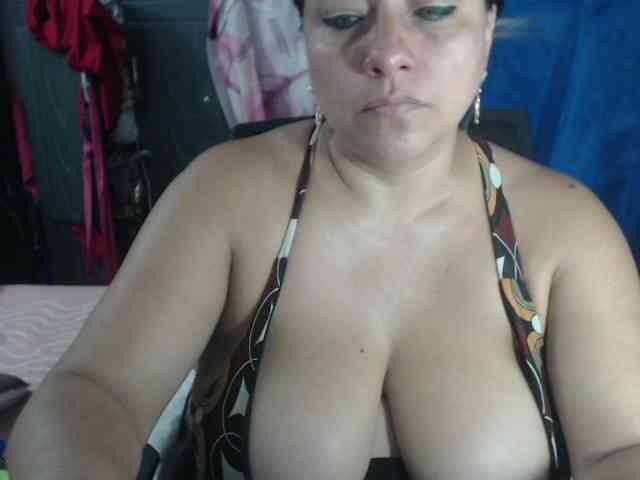 adrianamilf44 webcam