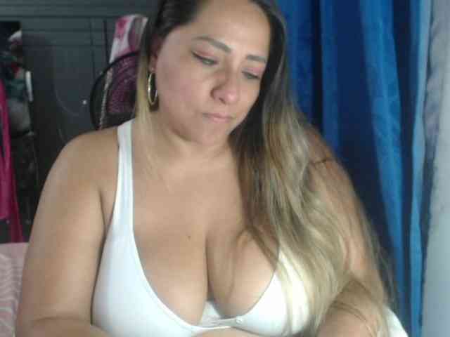 adrianamilf44 webcam