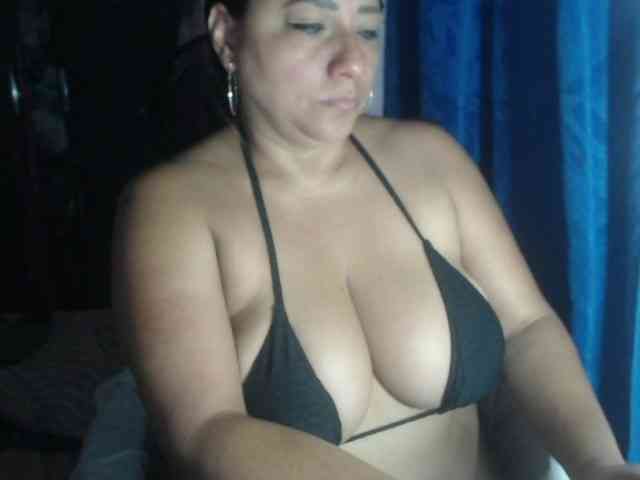 adrianamilf44 webcam