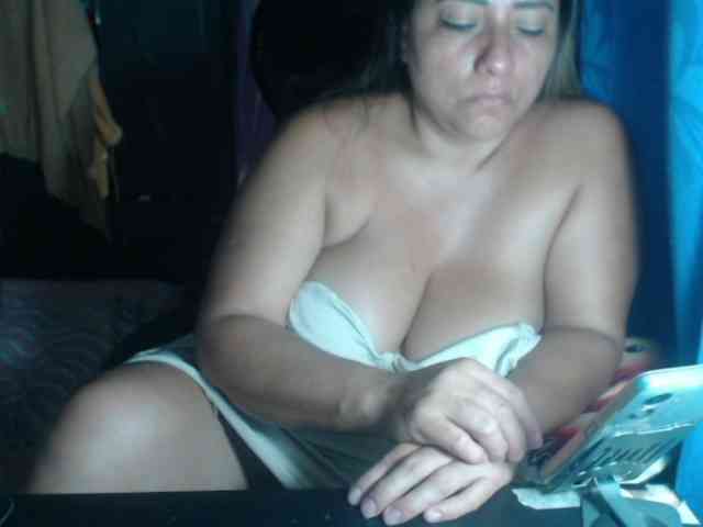 adrianamilf44 webcam