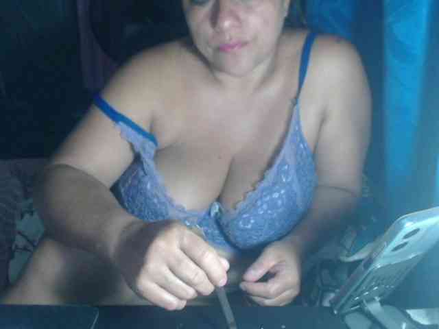 adrianamilf44 webcam