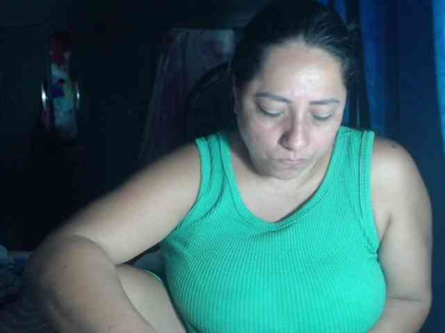 adrianamilf44 webcam