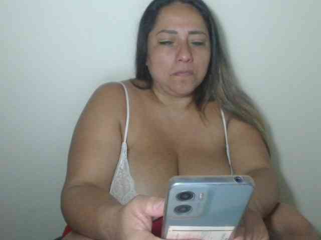 adrianamilf44 webcam