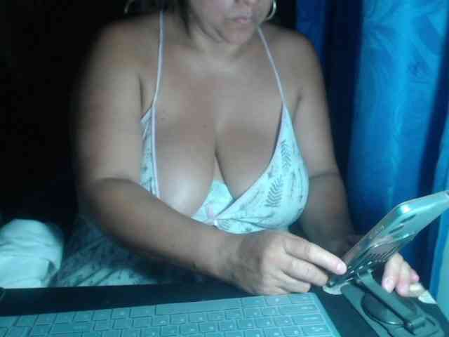 adrianamilf44 webcam