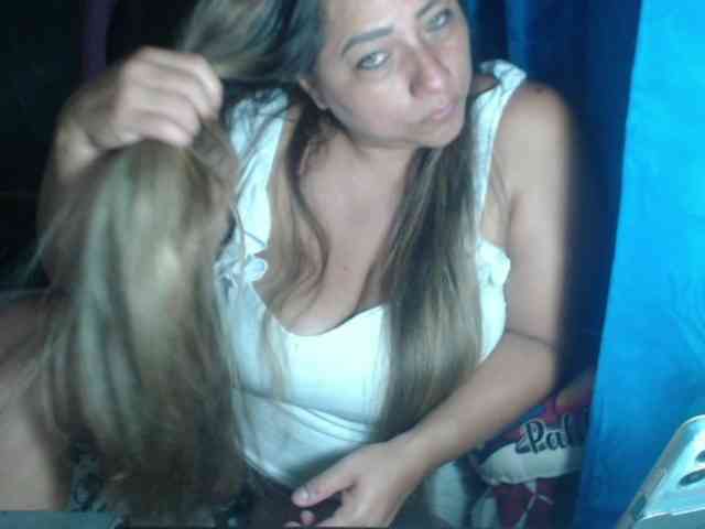 adrianamilf44 webcam