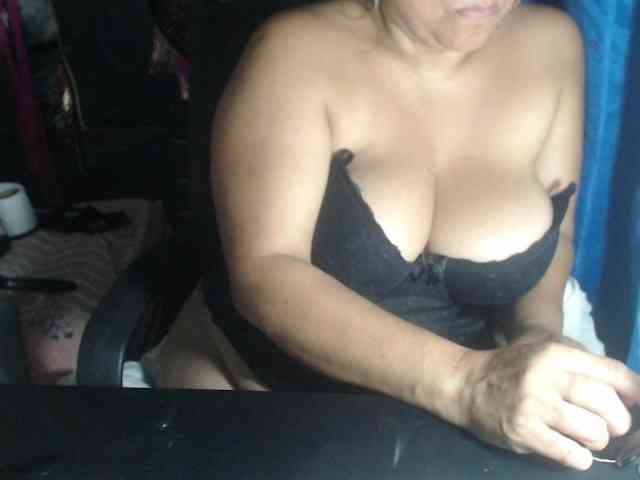 adrianamilf44 webcam
