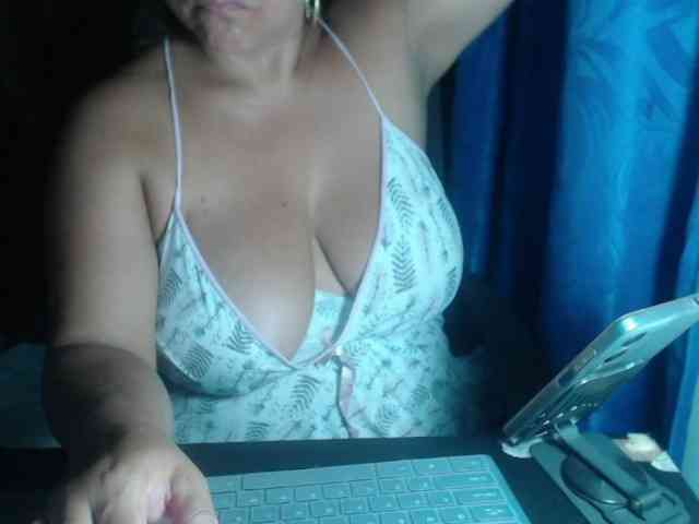 adrianamilf44 webcam