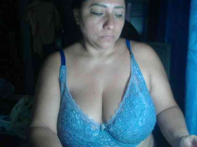 adrianamilf44 webcam