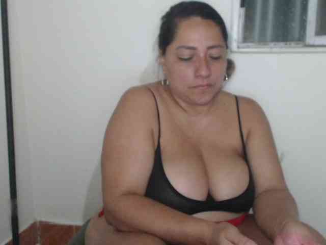 adrianamilf44 webcam
