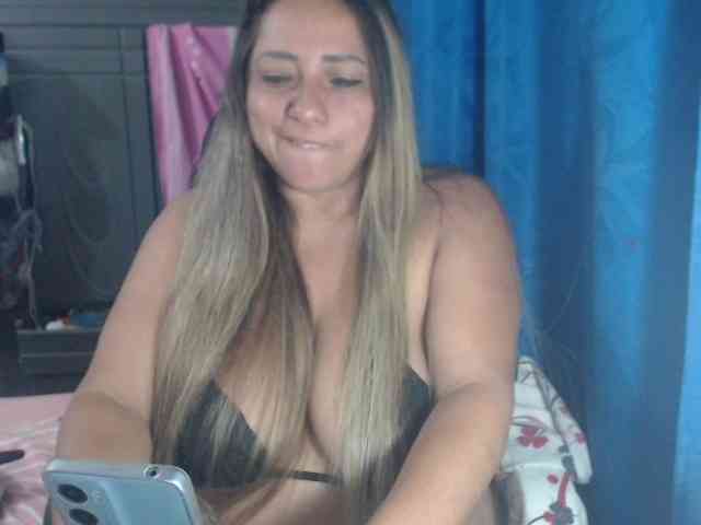 adrianamilf44 webcam