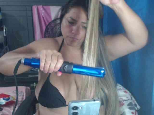 adrianamilf44 webcam