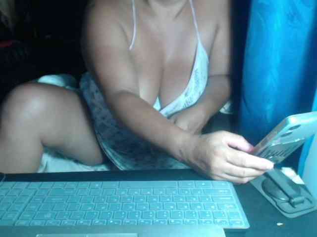 adrianamilf44 webcam