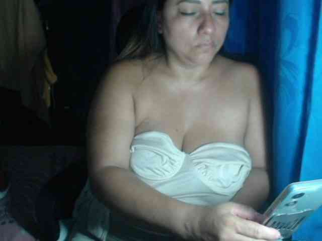 adrianamilf44 webcam