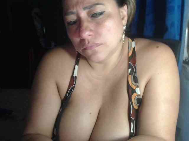 adrianamilf44 webcam
