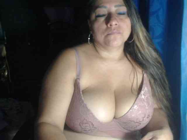adrianamilf44 webcam