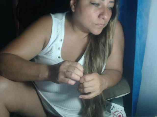 adrianamilf44 webcam