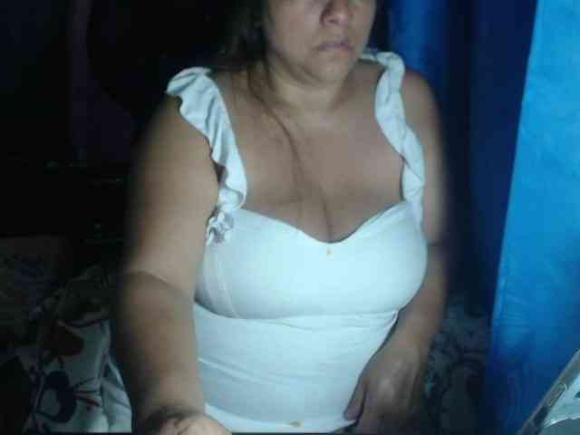 adrianamilf44 webcam