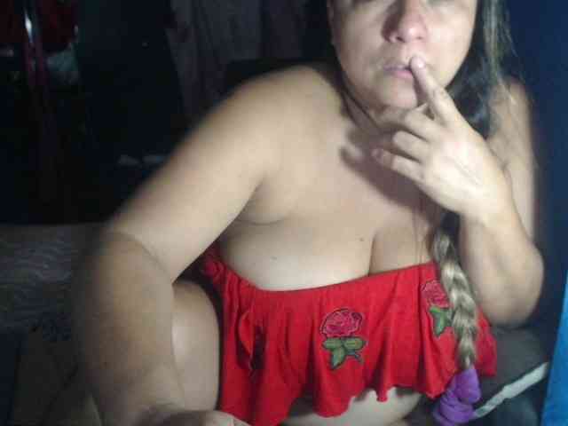 adrianamilf44 webcam