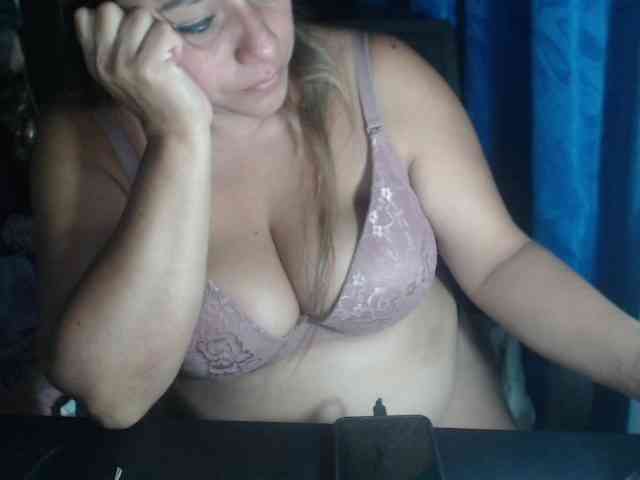 adrianamilf44 webcam